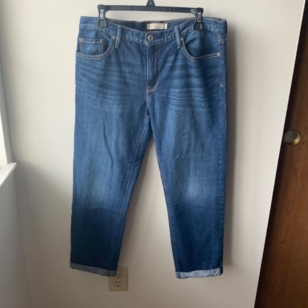 Levi’s boyfriend slim women’s cuff jean. Size 10